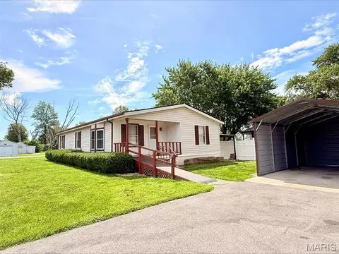 107 S 3rd St, Baldwin, IL 62217