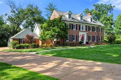 5 Ridgewood St, Ladue, MO 63124