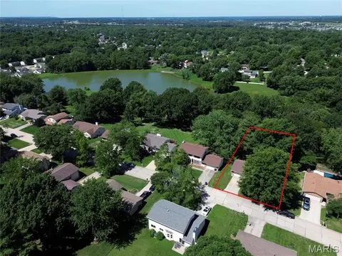 31 Great Lakes Dr, Saint Peters, MO 63376