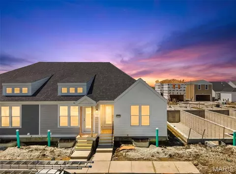 1712 Dyess St, Saint Charles, MO 63301