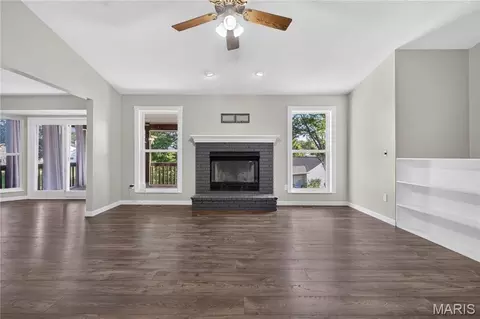 Living - 5 Griesenauer Ct, O'fallon, MO 63368 photo 2 of 3