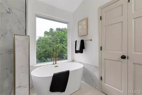 Bath - 751 Trago Creek Dr, Ballwin, MO 63021 photo 3 of 6