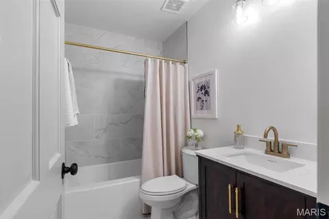 Bath - 751 Trago Creek Dr, Ballwin, MO 63021 photo 1 of 6
