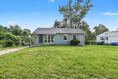 9800 Scottdale Dr, Saint Louis, MO 63136