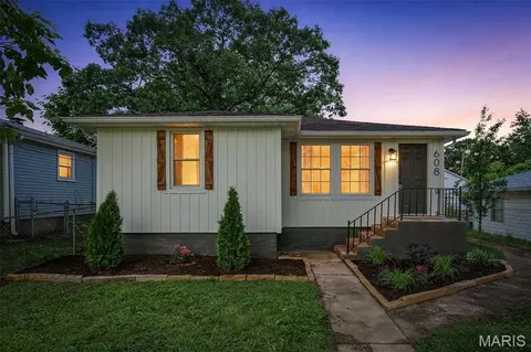 608 N 4th St, De Soto, MO 63020
