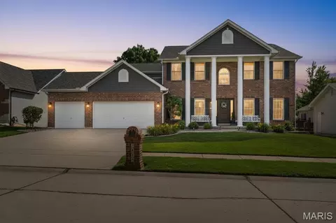 1955 Homefield Estates Dr, O'fallon, MO 63366