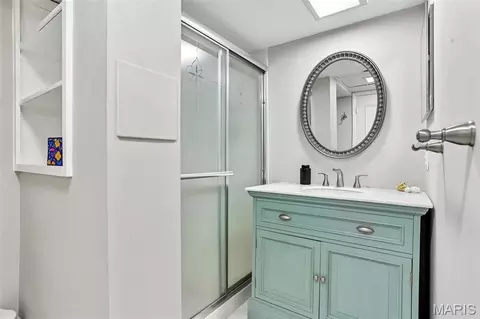 Bath - 987 Century Oaks Dr, Manchester, MO 63021 photo 3 of 3