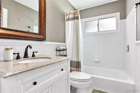 Bath - 987 Century Oaks Dr, Manchester, MO 63021 photo 2 of 3