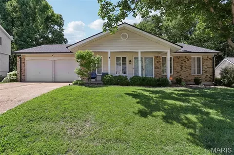 987 Century Oaks Dr, Manchester, MO 63021