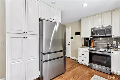 Kitchen - 987 Century Oaks Dr, Manchester, MO 63021 photo 2 of 2