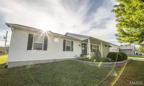 1017 Amanda St, Saint James, MO 65559