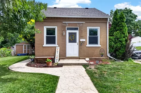 700 Adams St, Saint Charles, MO 63301