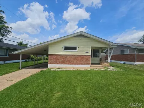 2207 Hollis Dr, Saint Louis, MO 63136