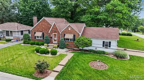 206 N Castello St, Florissant, MO 63031