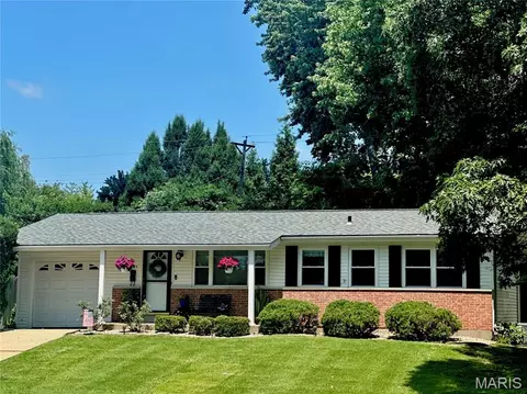 2075 Tahoe Dr, Florissant, MO 63031
