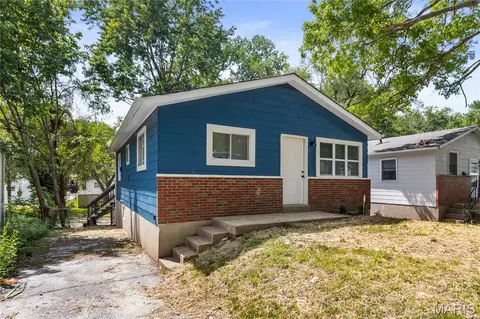 10249 Count Dr, Saint Louis, MO 63136