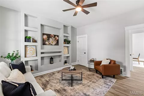 3653 Upton St, Saint Louis, MO 63116