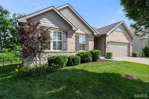 104 Hartford Ct, Fenton, MO 63026