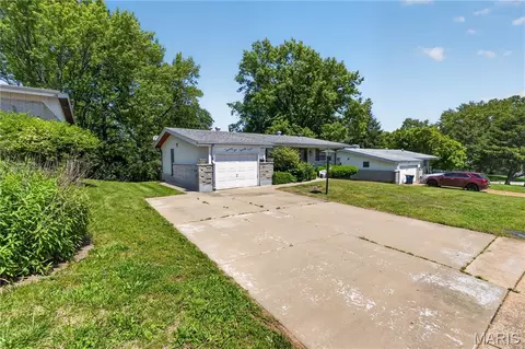 2629 Netherton Dr, Saint Louis, MO 63136