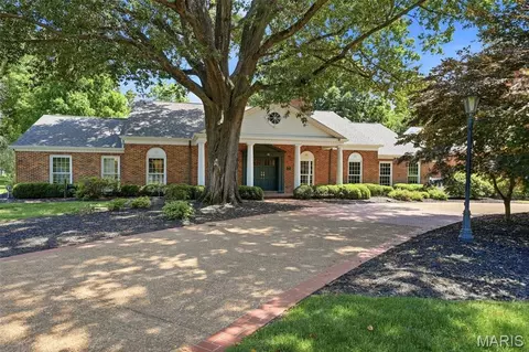 12 Rolling Rock Ln, Ladue, MO 63124