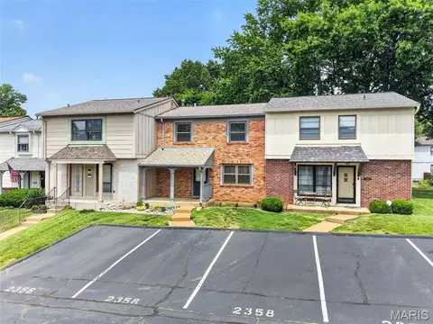2358 Hidden Meadow Ln, Ballwin, MO 63021