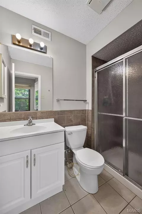 Bath - 2358 Hidden Meadow Ln, Ballwin, MO 63021 photo 1 of 3
