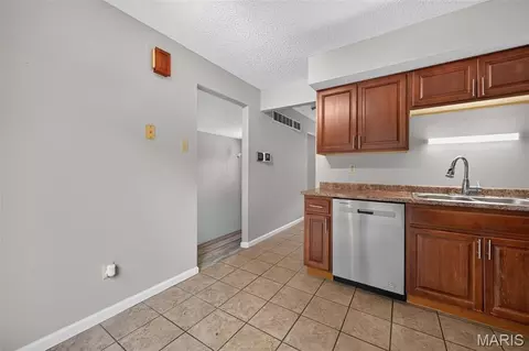 Kitchen - 2358 Hidden Meadow Ln, Ballwin, MO 63021 photo 4 of 4