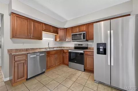 Kitchen - 2358 Hidden Meadow Ln, Ballwin, MO 63021 photo 2 of 4