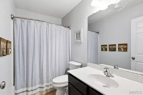 Bath - 5227 Footpath Ct, Eureka, MO 63025 photo 2 of 4