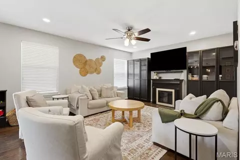 Living - 5227 Footpath Ct, Eureka, MO 63025 photo 2 of 3