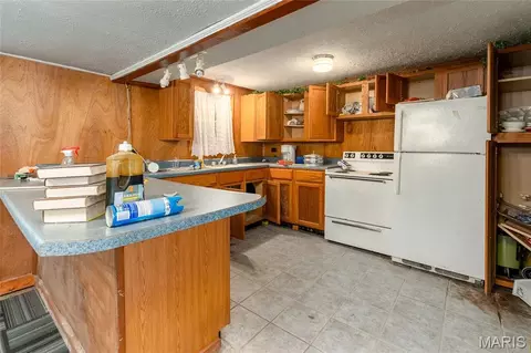 Kitchen - 270 Alexander, Eldorado, IL 62930 photo 1 of 1