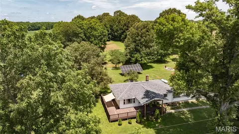 9480 Battleford Rd, Stonefort, IL 62987