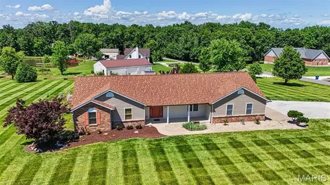 151 Plantation Dr, Troy, MO 63379