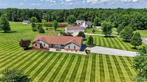 151 Plantation Dr, Troy, MO 63379