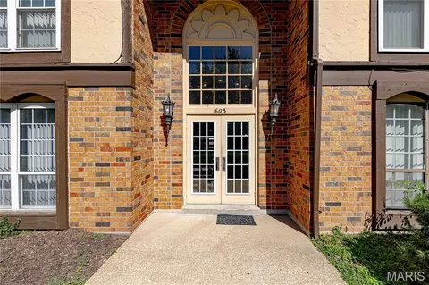603 Rosetta Dr #E, Florissant, MO 63031