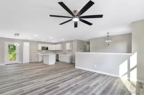Living - 112 Ventnor Ave, Union, MO 63084 photo 4 of 5