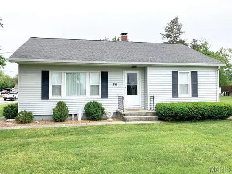 811 E 2nd St, Beckemeyer, IL 62219