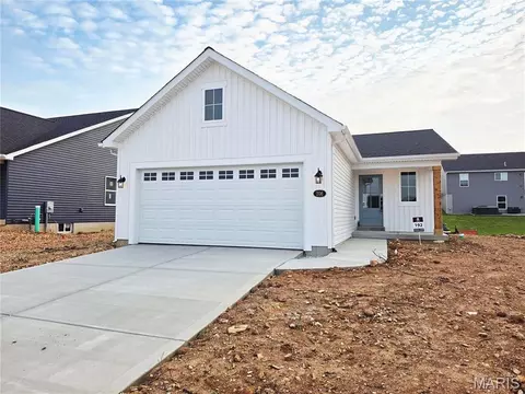 206 Red Cliff Ct, Wentzville, MO 63385