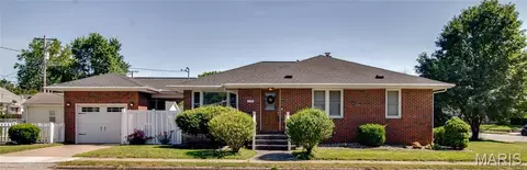 110 Eaton Ave, Wood River, IL 62095