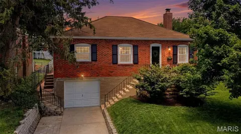 2906 Wingate Ct, Saint Louis, MO 63119