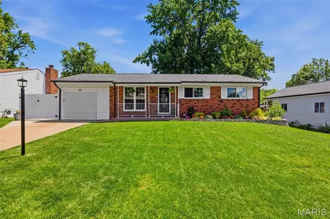 2024 Janiculum Dr, Fenton, MO 63026