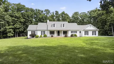 2 Woodridge Dr, Defiance, MO 63341