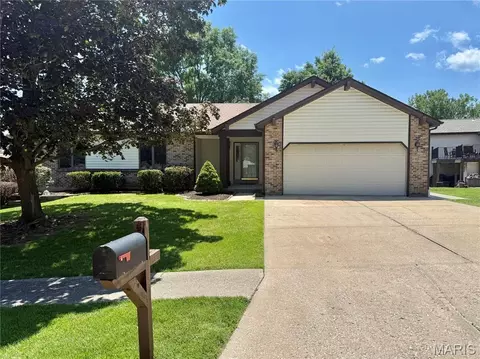 6 Quiet Brook Ct, Saint Charles, MO 63303
