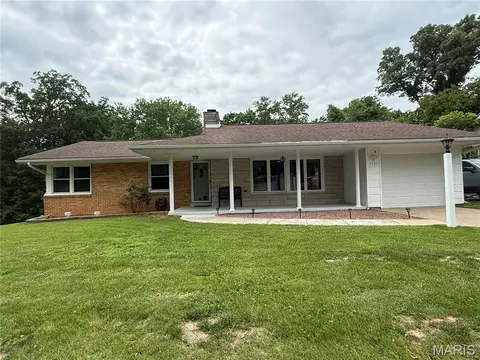 1525 Kurre Ln, Cape Girardeau, MO 63701