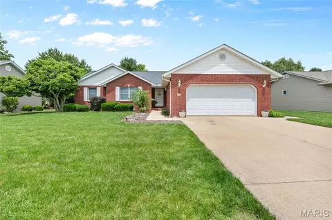 15 Quail Dr, Highland, IL 62249
