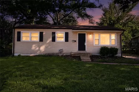 1037 Forestwood Dr, Saint Louis, MO 63135