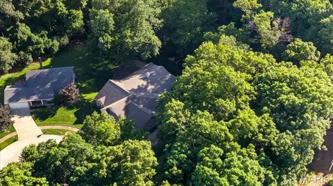 Exterior - 884 Village Brook Ct, Ballwin, MO 63021 photo 17 of 19