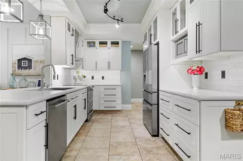 Kitchen - 884 Village Brook Ct, Ballwin, MO 63021 photo 3 of 7