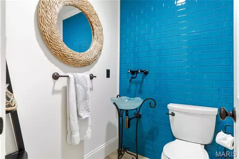 Bath - 884 Village Brook Ct, Ballwin, MO 63021 photo 6 of 7
