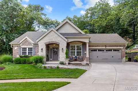 884 Village Brook Ct, Ballwin, MO 63021